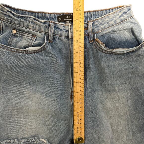 Missguided Riot High Rise Mom Jeans Distressed Light Wash Size 4R - Picture 5 of 6
